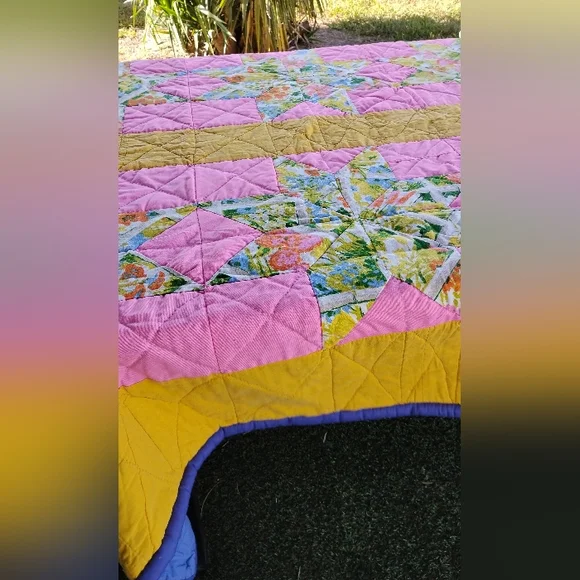 VINTAGE HAND STITCHED STAR QUILT - Picture 7 of 8